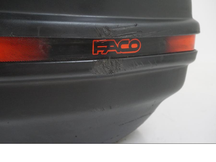 Snett uppifrån på Topbox från en Suzuki DR 650 SE -1996 motorcykel.