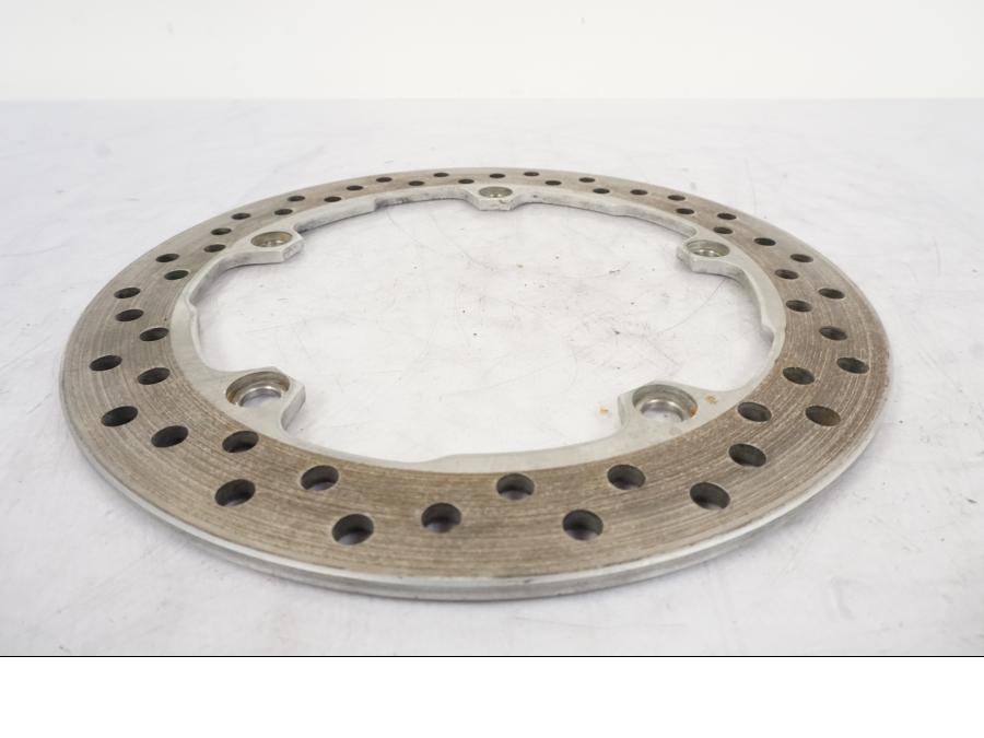 Snett uppifrån på Bromsskiva från en Honda VFR 1200 -2010 motorcykel.