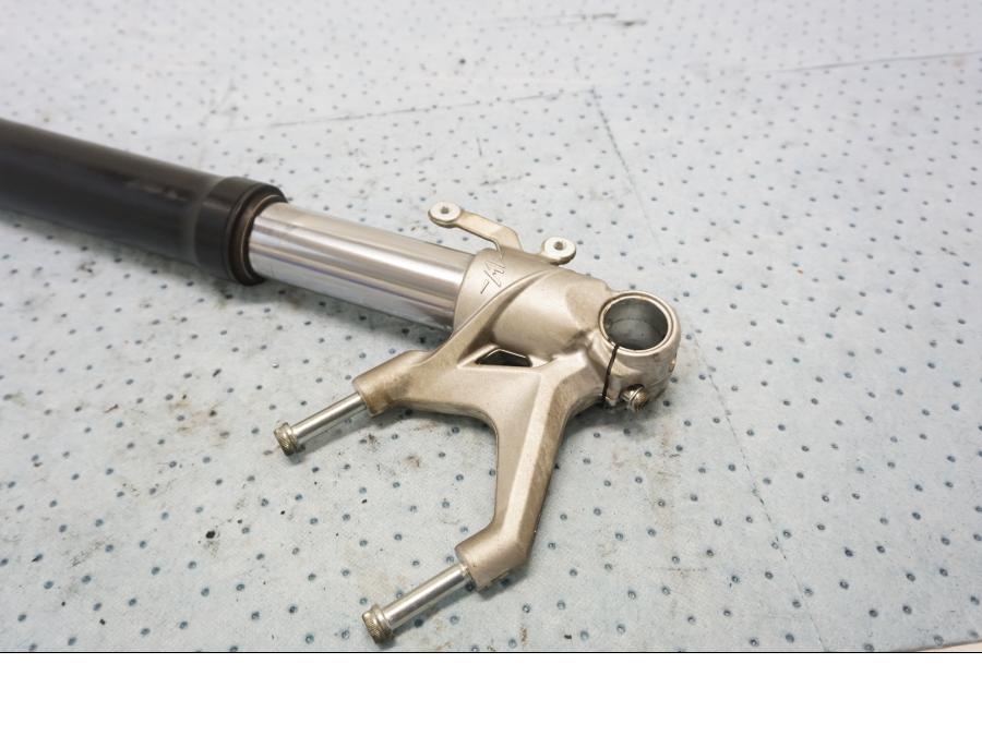 Höger sida på Gaffelben från en MV Agusta F3 675 -2014 motorcykel.