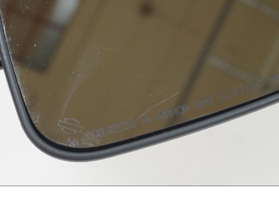 Snett uppifrån på Backspegel från en H-D Pan America -2022 motorcykel.