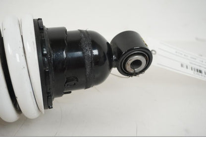 Snett uppifrån på Stötdämpare från en KTM RC 390 -2019 motorcykel.