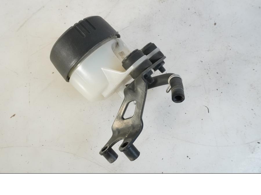 Framsidan på Bromsvätskebehållare från en BMW F 800 GS -2008 motorcykel.