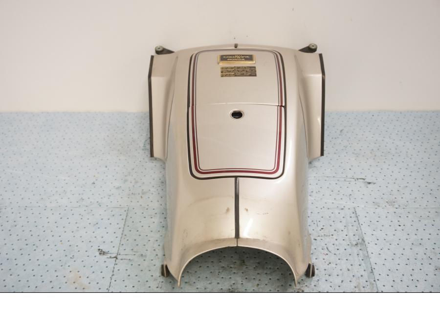 Höger sida på Bensintankskåpa från en Honda GL 1200 -1987 motorcykel.