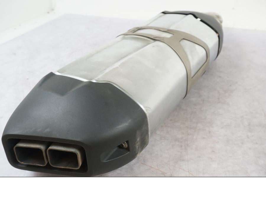 Baksidan på Ljuddämpare från en BMW R 1200 GS -2013 motorcykel.