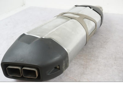 Baksidan på Ljuddämpare från en BMW R 1200 GS -2013 motorcykel.