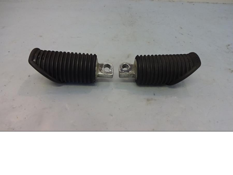 Framsidan på Fotpinne från en H-D Harley diverse -2010 motorcykel.