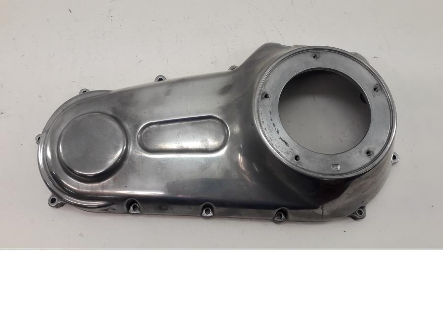 Framsidan på Transmissionskåpa från en H-D Harley diverse -2012 motorcykel.