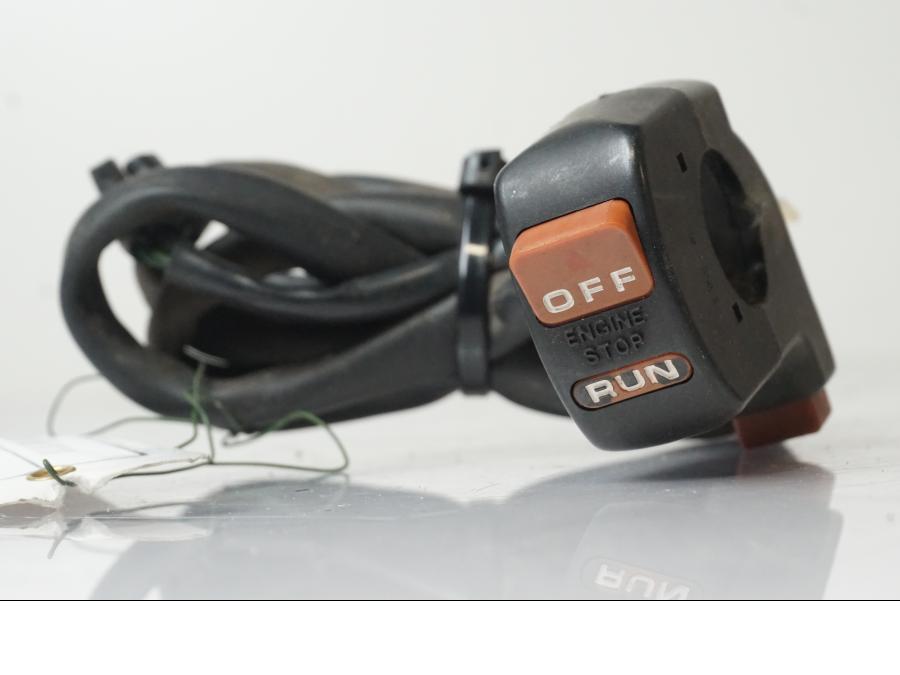 Baksidan på Styrelreglage från en Honda XL 600 V -1989 motorcykel.