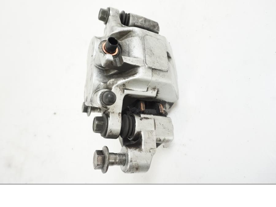 Baksidan på Bromsok från en Yamaha XVS 1100 -2004 motorcykel.