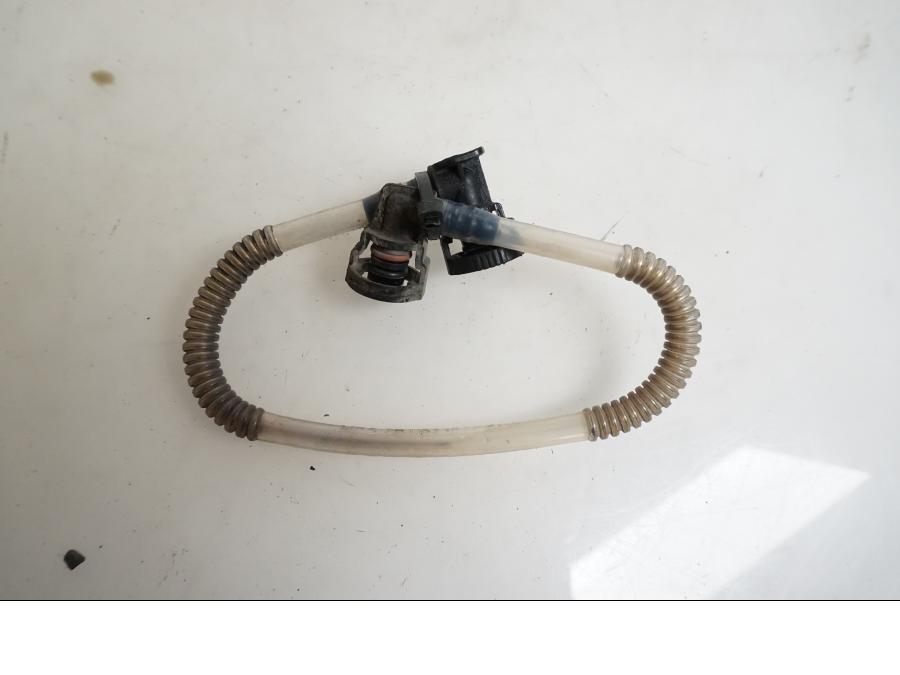 Framsidan på Oljerör från en BMW K 1200 S -2007 motorcykel.