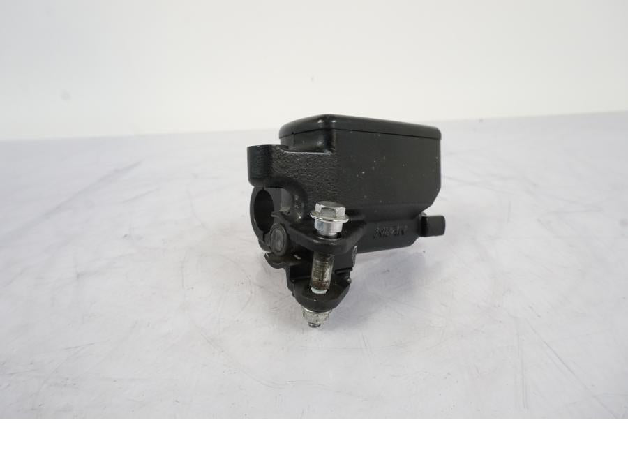 Baksidan på Bromshuvudcylinder från en Honda CRF 1000 Africa Twin -2016 motorcykel.