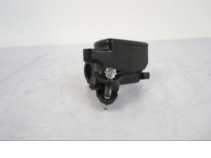 Baksidan på Bromshuvudcylinder från en Honda CRF 1000 Africa Twin -2016 motorcykel.