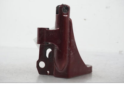 Snett nerifrån på Fotpinnefäste från en H-D Softail FXCW Rocker -2008 motorcykel.