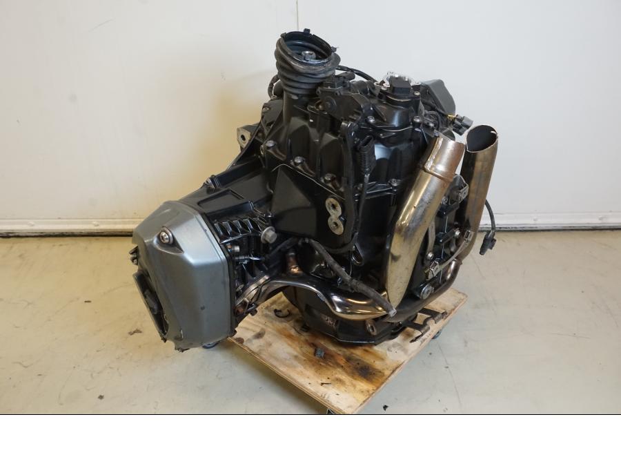 Vänster sida på Motor från en BMW R 1250 GS -2019 motorcykel.