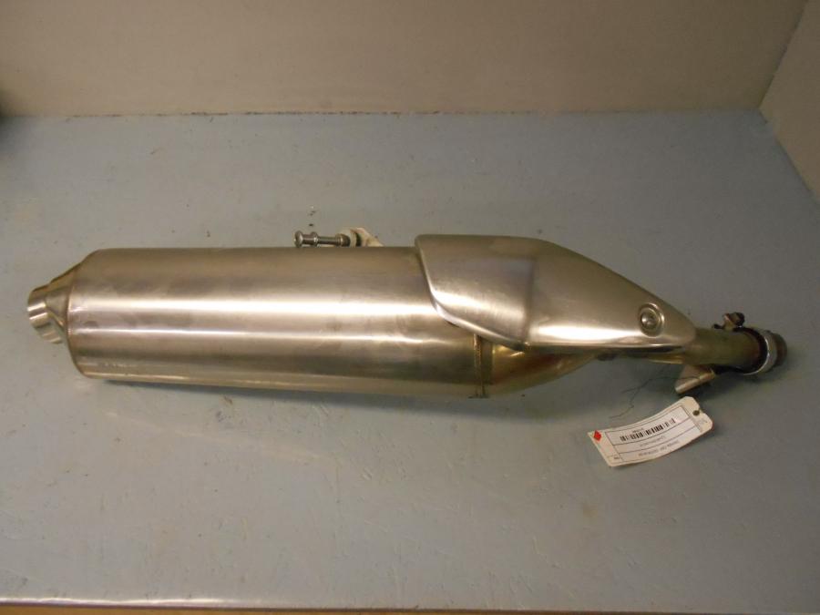 Framsidan på Ljuddämpare från en Honda CBF 1000 -2006 motorcykel.