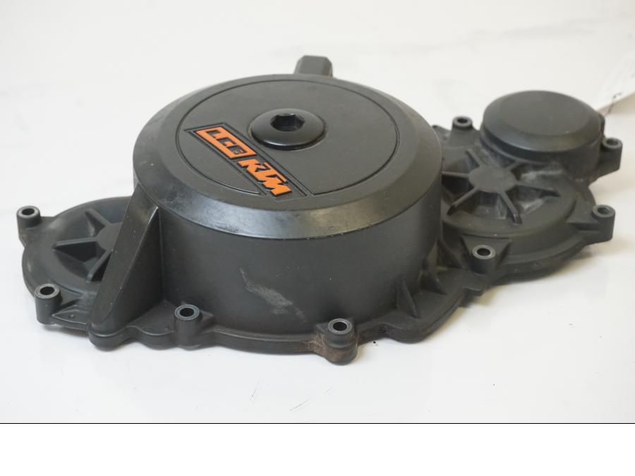 Höger sida på Generatorkåpa från en KTM 1190 Adventure -2015 motorcykel.