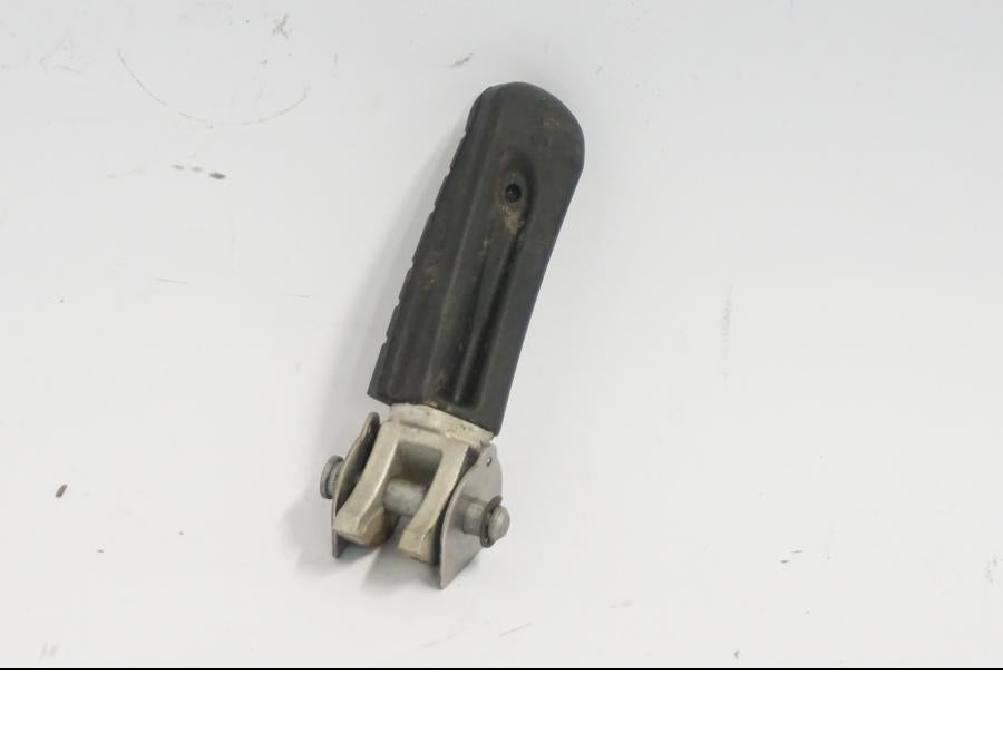 Vänster sida på Fotpinne från en KTM 790 Duke -2018 motorcykel.