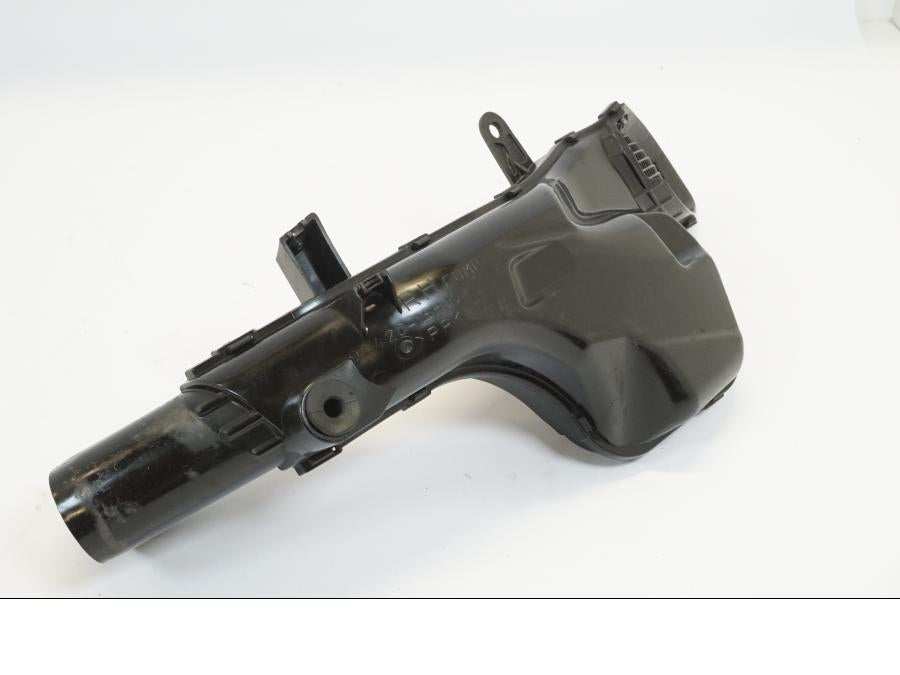 Baksidan på Luftrör från en Suzuki GSX 1300 R -2008 motorcykel.