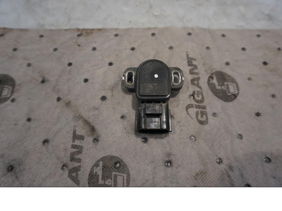 Framsidan på Acceleration Sensor från en Yamaha XT 1200 Z -2011 motorcykel.