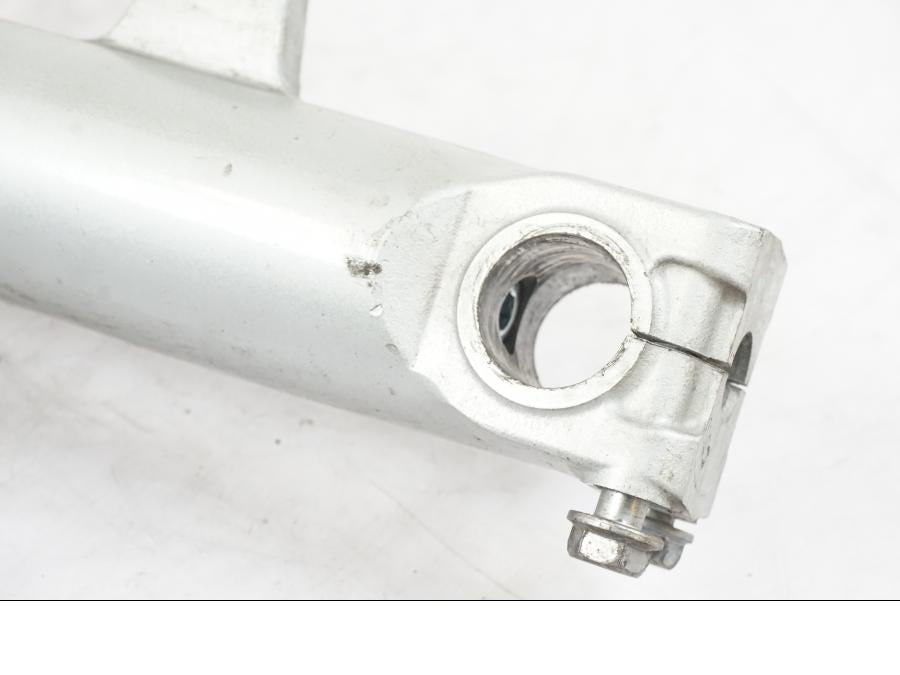 Baksidan på Gaffelben från en Honda NT 650 V -2002 motorcykel.