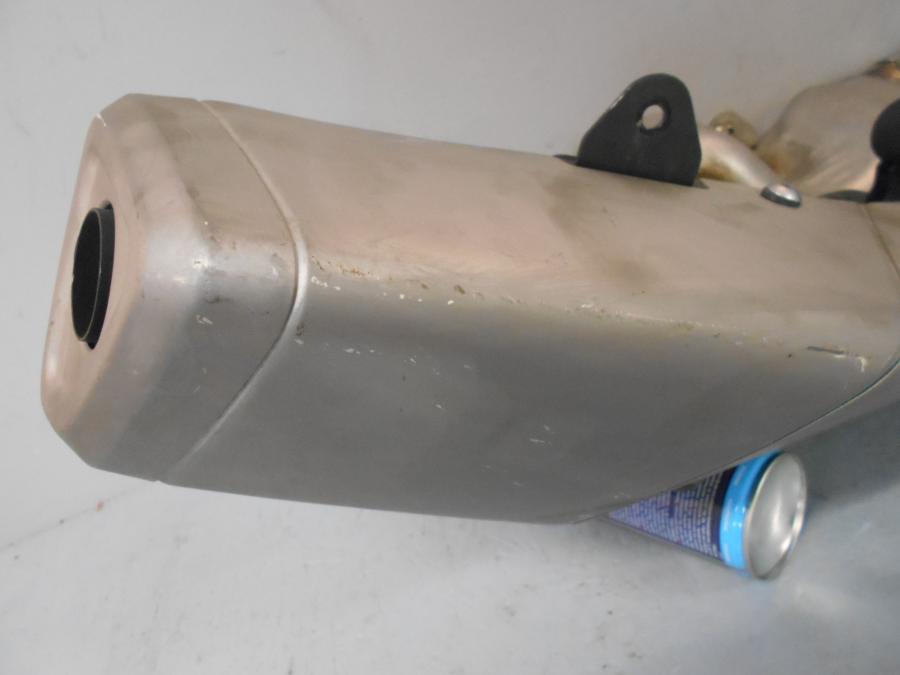 Baksidan på Ljuddämpare från en Honda CBR 1000 F -2010 motorcykel.