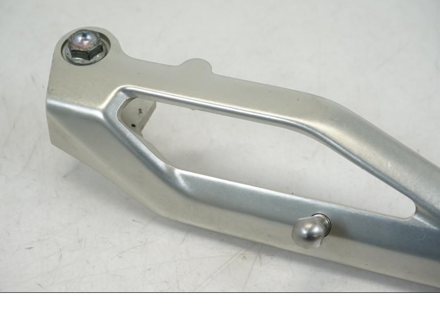 Höger sida på Sidostöd från en Ducati Streetfighter V4 -2020 motorcykel.