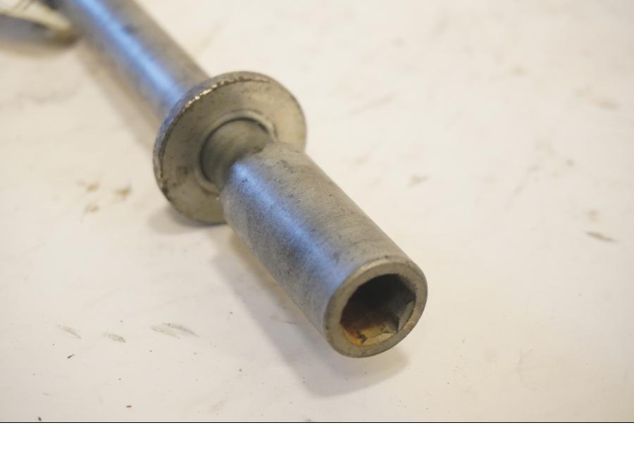 Baksidan på Axel från en Yamaha BT 1100 -2004 motorcykel.