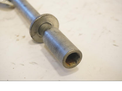 Baksidan på Axel från en Yamaha BT 1100 -2004 motorcykel.