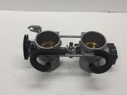 Baksidan på Spjällhus från en BMW F 650 GS -2009 motorcykel.