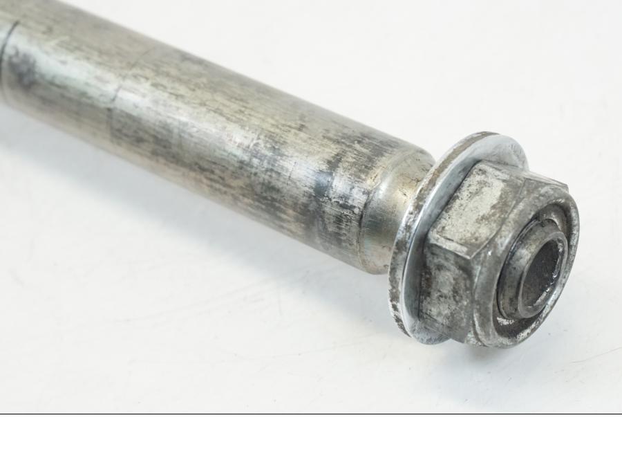 Höger sida på Axel från en Yamaha XT 1200 A -2010 motorcykel.