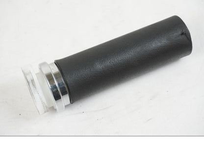 Framsidan på Gasrulle från en Suzuki VZR 1800 -2009 motorcykel.