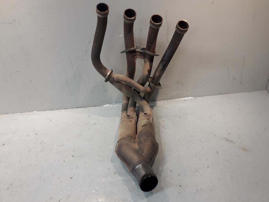 Höger sida på Grenrör från en Kawasaki GTR 1400 -2012 motorcykel.