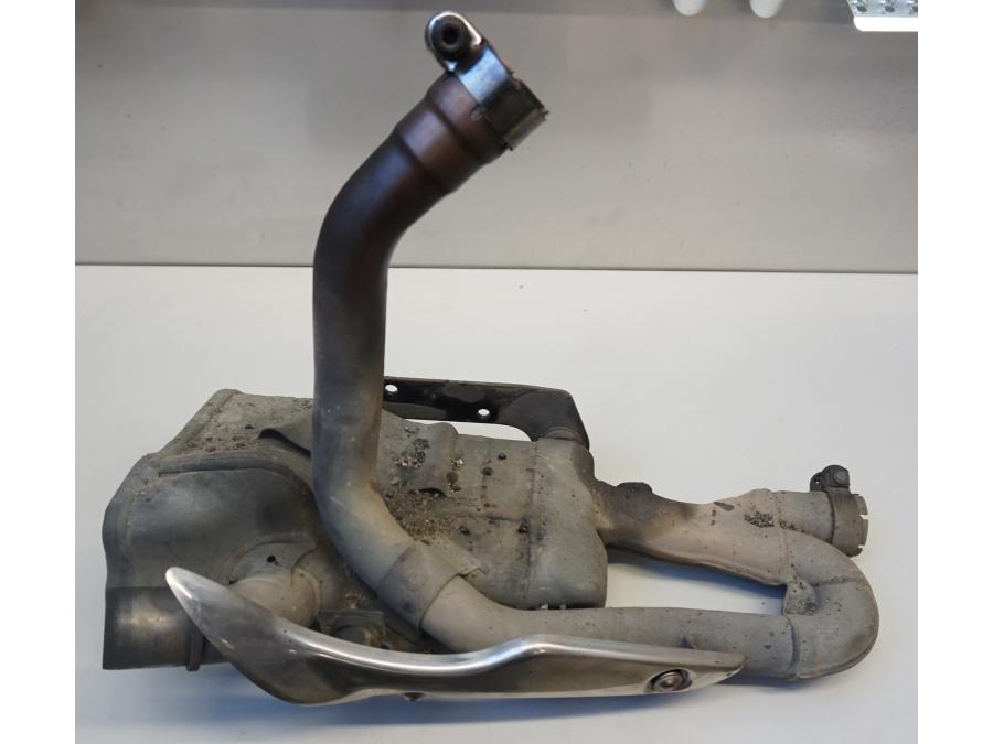 Framsidan på Mellanburk från en Suzuki SFV 650 A Gladius -2012 motorcykel.