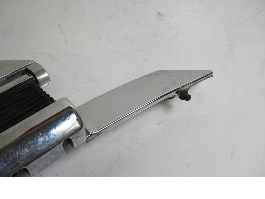 Snett nerifrån på Fotplatta från en Honda GL 1500 -1998 motorcykel.