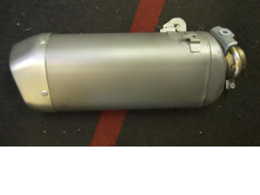 Framsidan på Ljuddämpare från en Yamaha YZF 1000 R1 -2015 motorcykel.