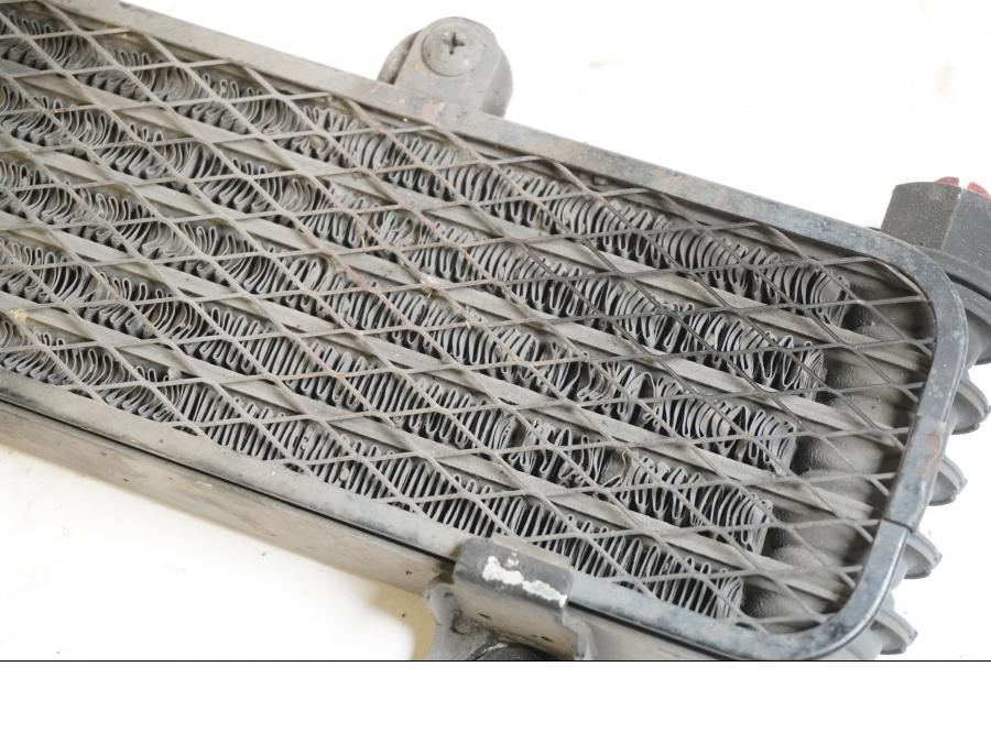 Baksidan på Oljekyl från en Suzuki DL 1000 -2004 motorcykel.