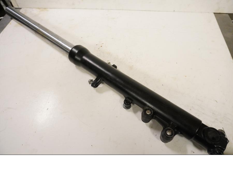 Framsidan på Gaffelben från en Kawasaki GPZ 600 R -1994 motorcykel.