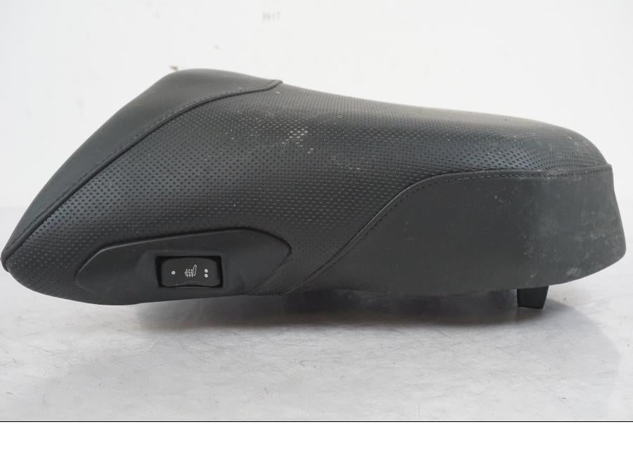 Snett nerifrån på Sadel från en BMW R 1250 GS -2021 motorcykel.