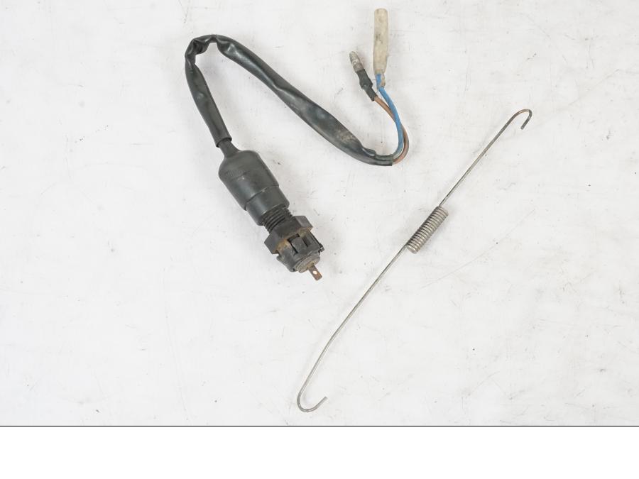 Framsidan på Bromsljuskontakt från en Kawasaki KL 650A -1987 motorcykel.