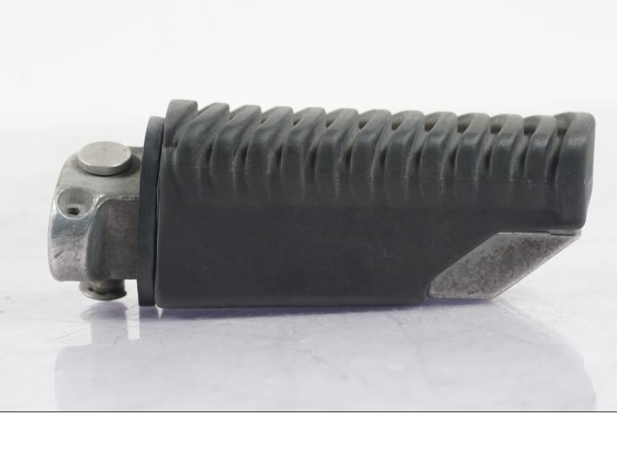 Höger sida på Fotpinne från en BMW R 1200 GS -2005 motorcykel.