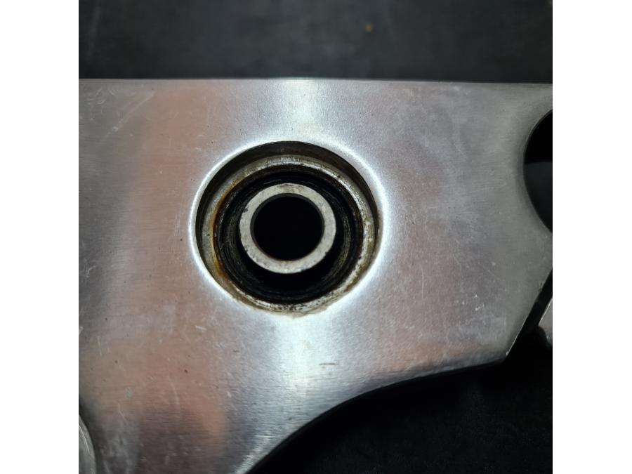 Höger sida på Gaffelkrona från en Yamaha XVS 650 -1997 motorcykel.