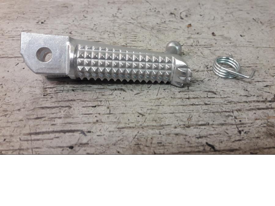 Framsidan på Fotpinne från en Yamaha MT-09 -2014 motorcykel.