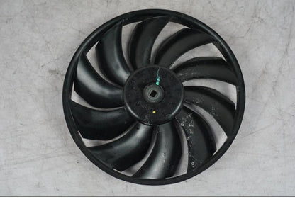 Framsidan på Vattenkylfläkt från en Yamaha MT-09 -2024 motorcykel.