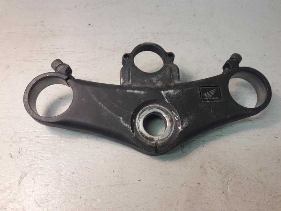 Framsidan på Gaffelkrona från en Honda CBR 600 -1999 motorcykel.