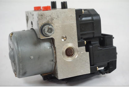 Höger sida på ABS Modulator från en BMW F 650 CS -2002 motorcykel.