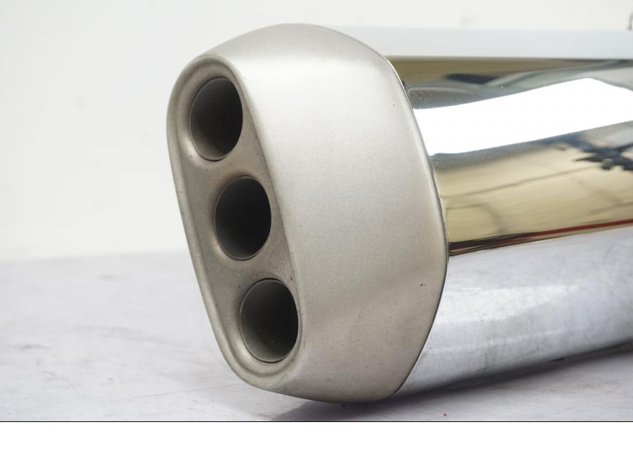 Baksidan på Ljuddämpare från en BMW K 1600 -2011 motorcykel.