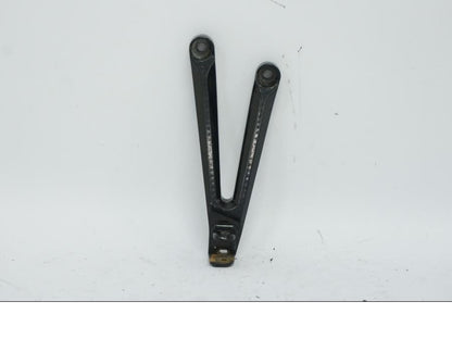 Framsidan på Fotpinnefäste från en Honda CBR 1000 RR -2006 motorcykel.