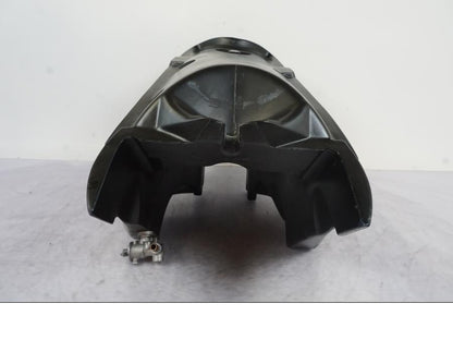 Vänster sida på Bensintank från en KTM 640 SM -2005 motorcykel.