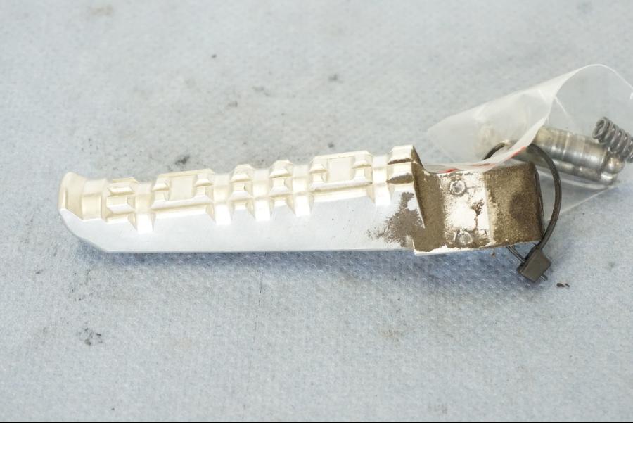 Framsidan på Fotpinne från en Yamaha X-Max 250 -2016 scooter.