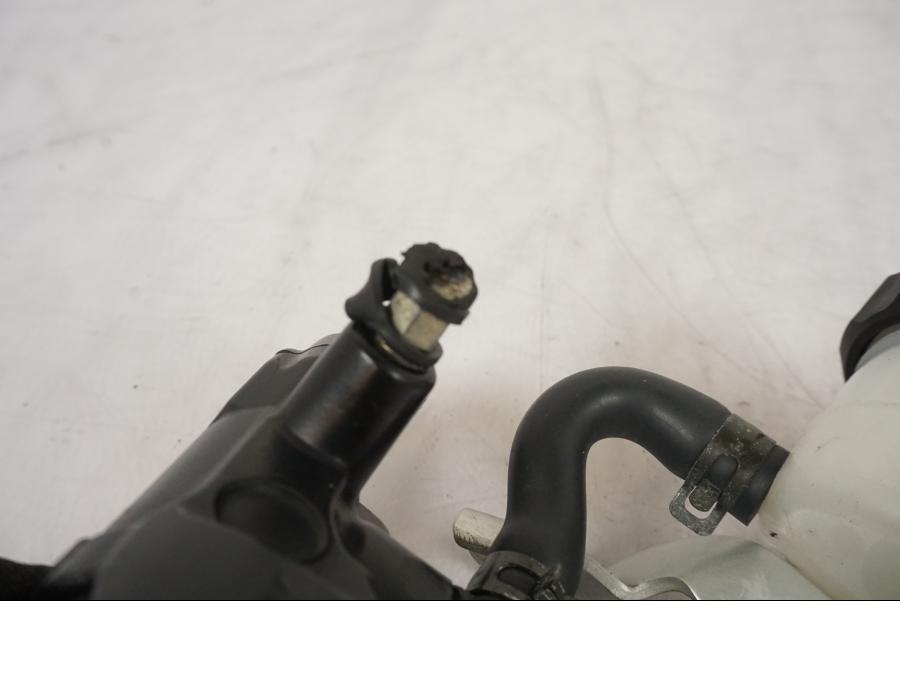 Extrabild2 på Bromshuvudcylinder från en Suzuki GSX-R 1000 -2005 motorcykel.